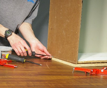 Assembling the art-cart